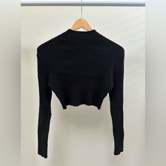 SHEIN Ribbed Cropped Turtleneck - Picture 2 of 4